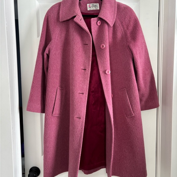 Vintage D’Allaird’s wool coat, dusty pink with magenta lining. Made in Canada. - Picture 3 of 10